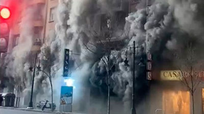 Un incendio en un bingo de Valencia obliga a cortar varias avenidas de la ciudad