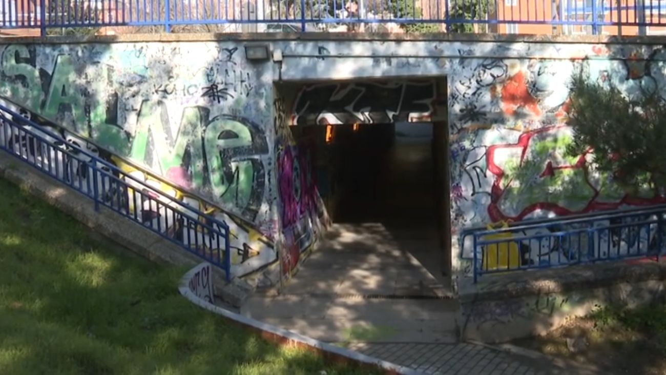 Autobuses gratuitos para Lucero y Batán por el cierre de pasos subterráneos en la A-5