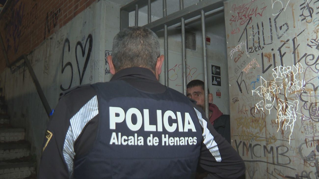 Así opera la Policía Local de Alcalá para evitar la ocupación ilegal de viviendas