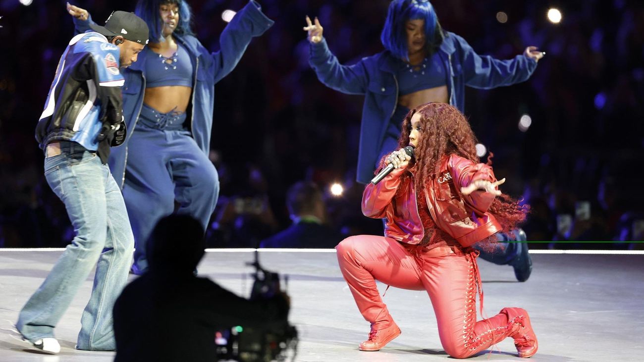 Trump, abucheos a Taylor Swift, una bandera palestina y Kendrick Lamar con su polémica 'Not like us', así fue el descanso de la Superbowl