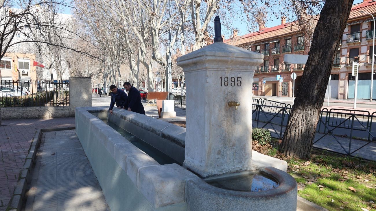 Fuente abrevadero del siglo XIX de la Puerta del Vado en Alcalá de Henares