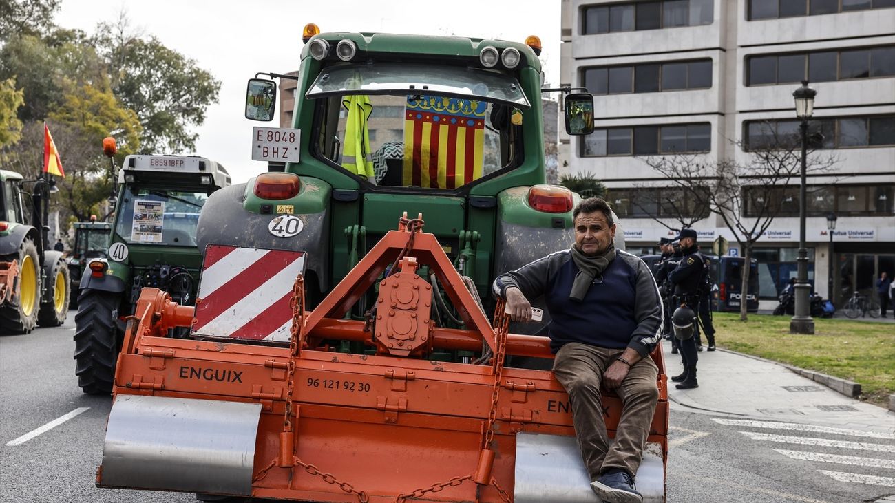 Agricultores y ganaderos vuelven a protestar en varias ciudades españolas por la crisis del sector