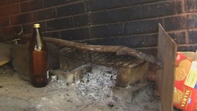 Encuentran el cadáver calcinado  de un indigente  bajo una pasarela peatonal en Usera