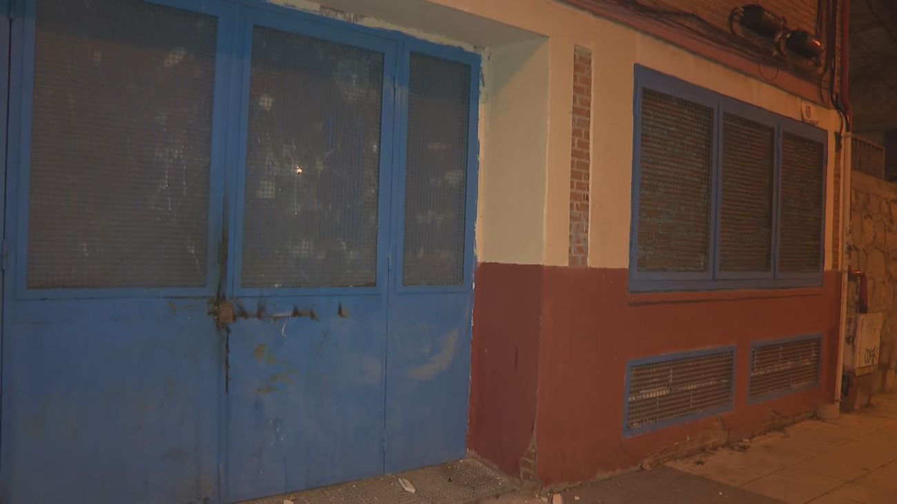 Sigue activo el 'narcolocal'  de Villaverde donde fue atacada una policía por un pitbull