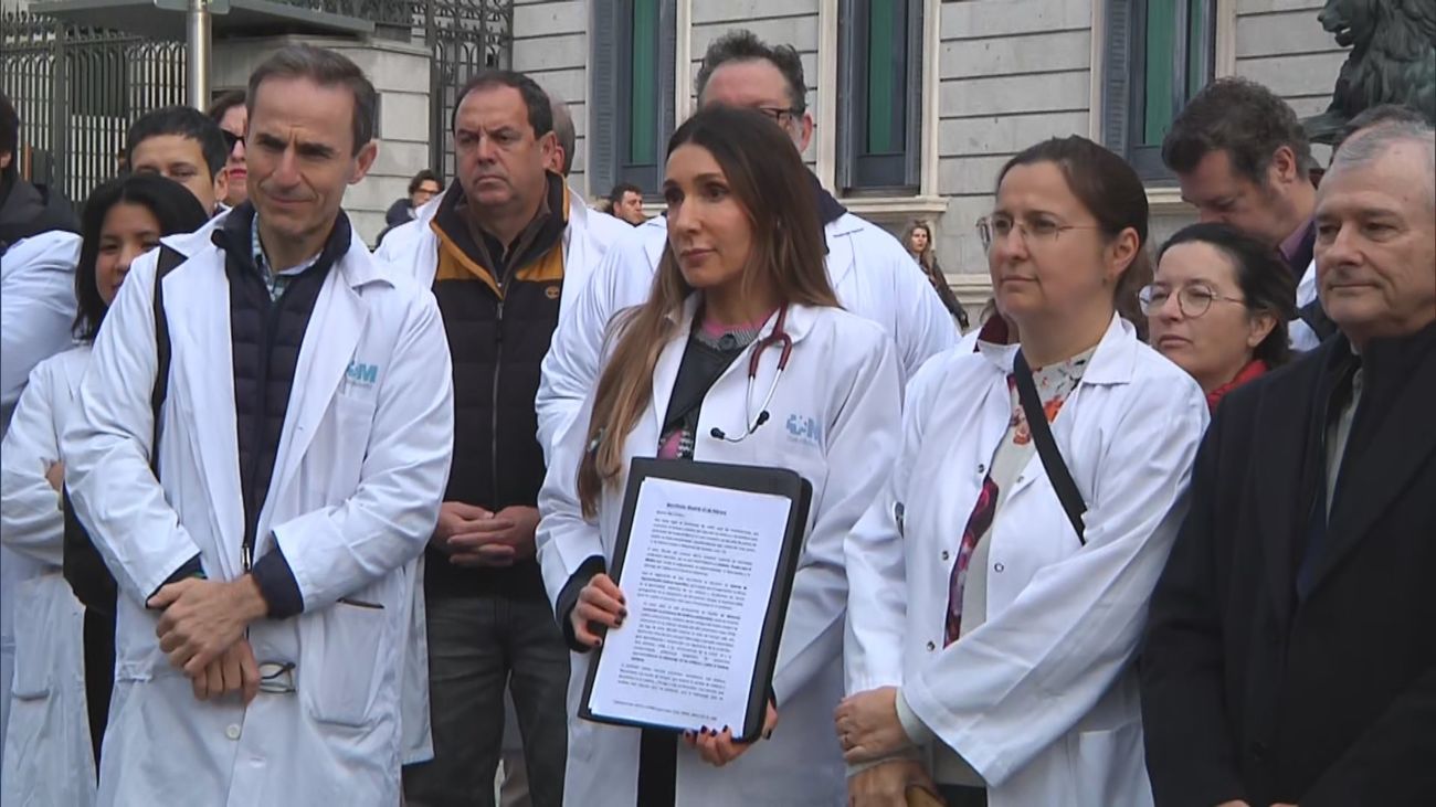 Médicos de toda España protestan contra el borrador del Estatuto Marco