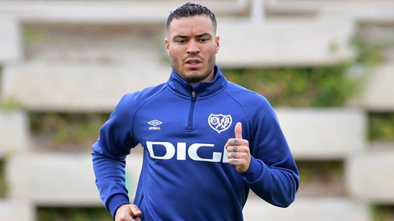Raúl de Tomás vuelve a entrenar con el Rayo tres meses después
