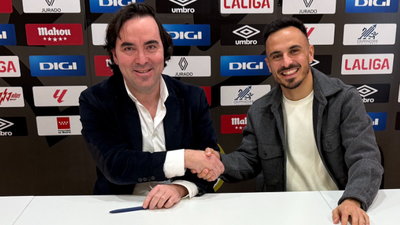 Álvaro García renueva con el Rayo hasta 2028