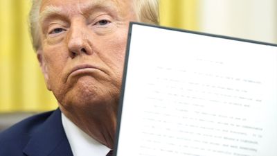 Tras recuperar las pajitas de plástico, ahora Trump, contra la eficiencia energética