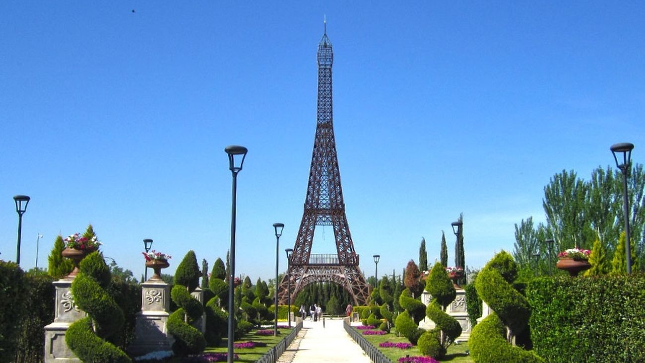Torre Eiffel en el parque Europa de Torrejón de Ardoz