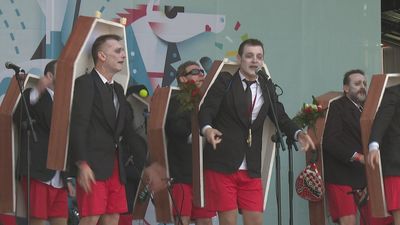 Las chirigotas calientan voces para el carnaval en Madrid