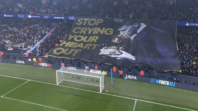 La afición del City sacó una pancarta para recibir al Real Madrid: "Deja de llorar"