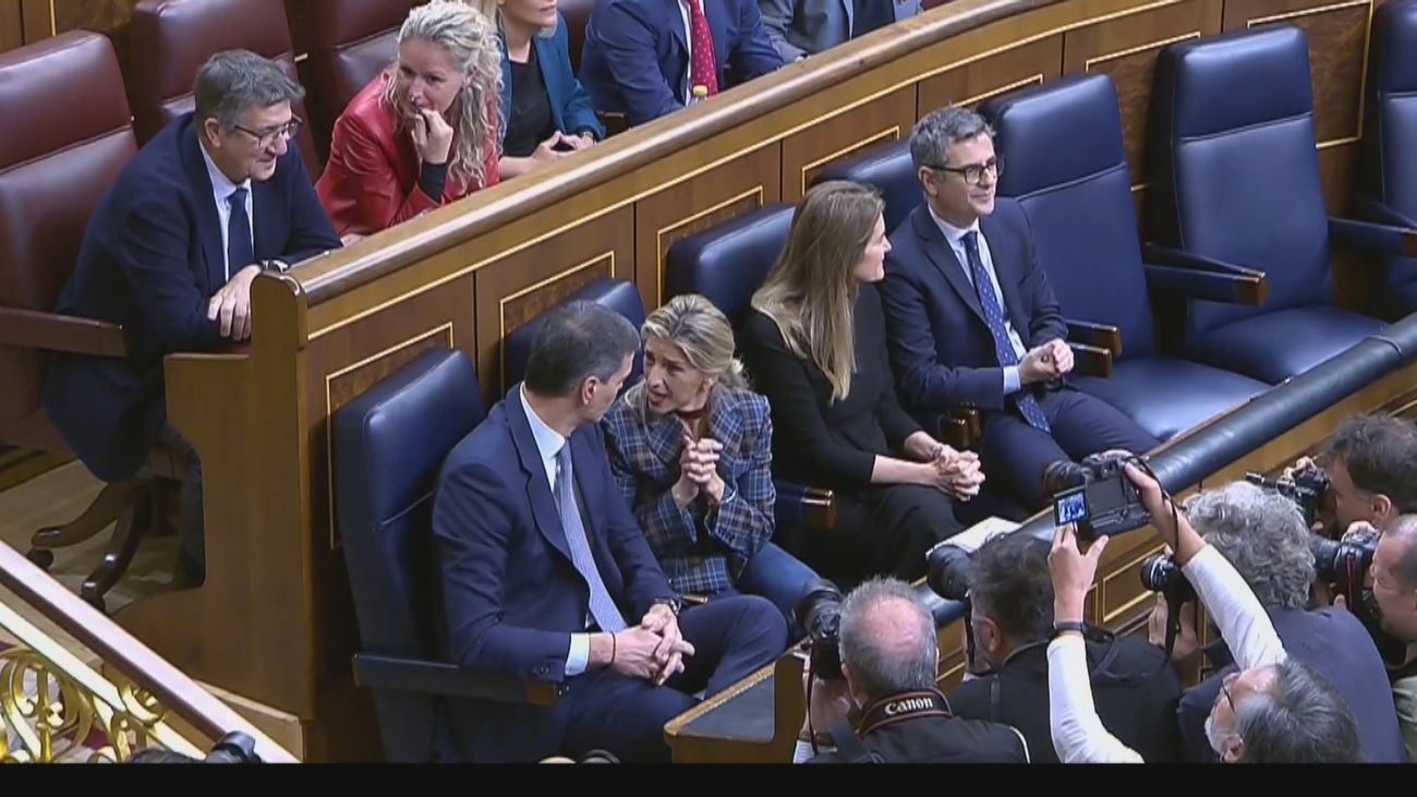 Pedro Sánchez calla al preguntarle si rectificará su imposición al salario mínimo