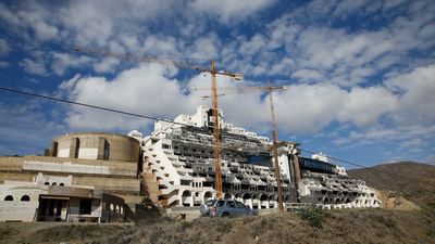 El hotel ilegal de El Algarrobico, en Carboneras, podría ser demolido este verano