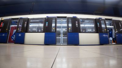 Cuando no respetas el cierre de puertas en el metro de Madrid o en Cercanías y pones tu vida en peligro