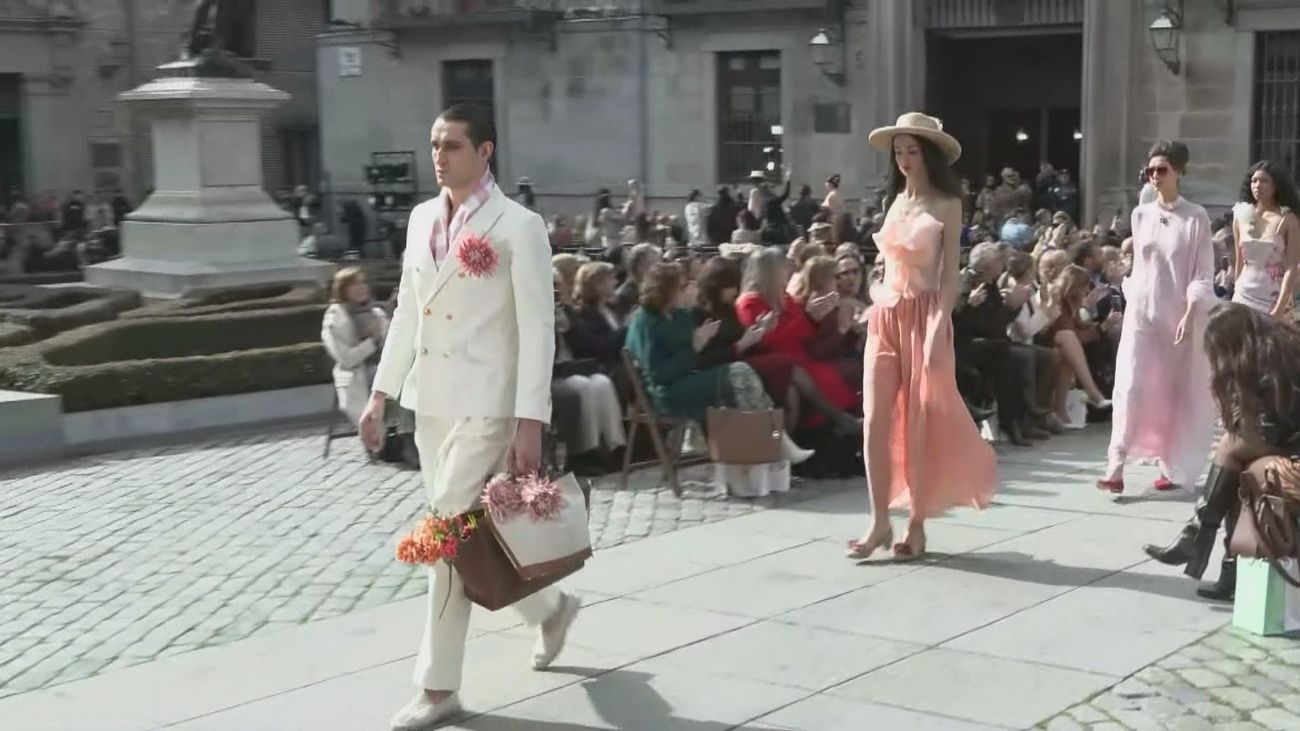 El casco histórico de Madrid se convierte en la pasarela de la Semana de la Moda en su inauguración