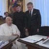 El Papa Francisco padece infección en las vías respiratorias y fiebre "leve"