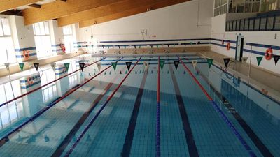 Cierra una piscina municipal de Alcalá tras detectarse la presencia de una bacteria