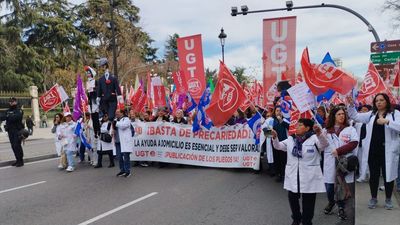Trabajadores de Ayuda a Domicilio salen a la calle en Madrid para que se mejoren sus condiciones laborales