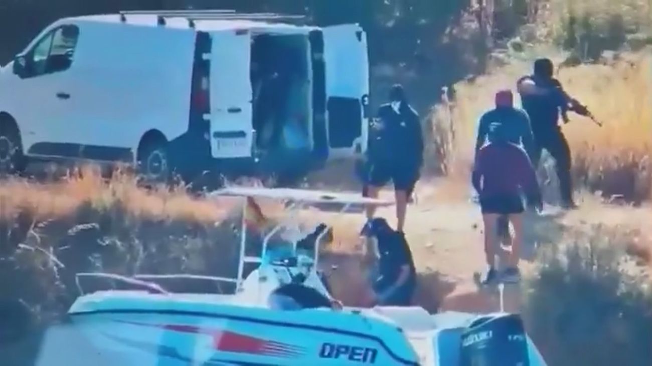 Narcos desembarcan un alijo en Huelva armados con fusiles de asalto