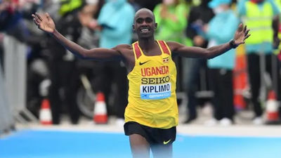 Kiplimo pulveriza en Barcelona el record del mundo de medio maratón