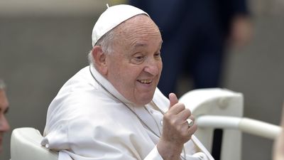 El cuadro clínico del papa Francisco "es complejo" y requerirá una hospitalización adecuada