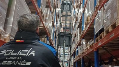 Rescatan a un trabajador bloqueado en un grúa a 12 metros, en Leganés