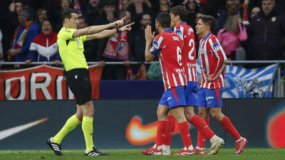 El Atlético de Madrid pide parar el "acoso" a los árbitros