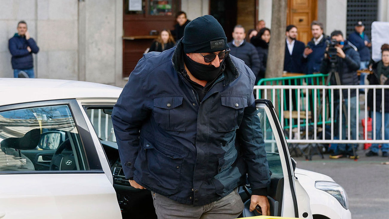 Koldo realiza una prueba caligráfica para comparar su letra con los papeles de Aldama