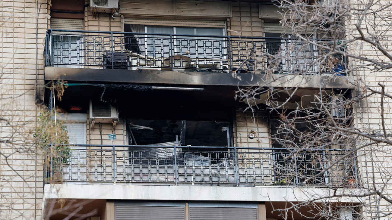 Dos personas de 76 y 83 años mueren por inhalación de humo en el incendio de una vivienda en Valencia