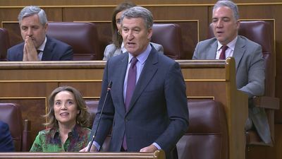 Feijóo acusa a Sánchez de "saquear" a los trabajadores tras subir "97 veces los impuestos"