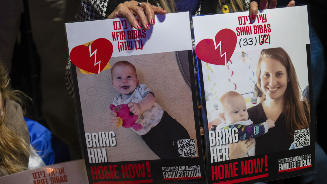 Hamás puso material de propaganda en los ataúdes de los rehenes