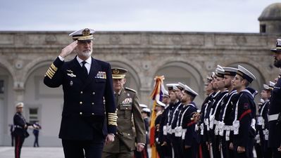 Felipe VI conoce en Ferrol los planes para abrir la ciudad al mar y las fragatas F-110