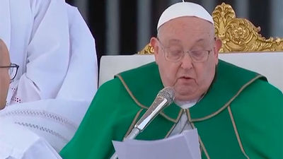 El Papa continúa con su mejoría y se encuentra sin fiebre, según el Vaticano