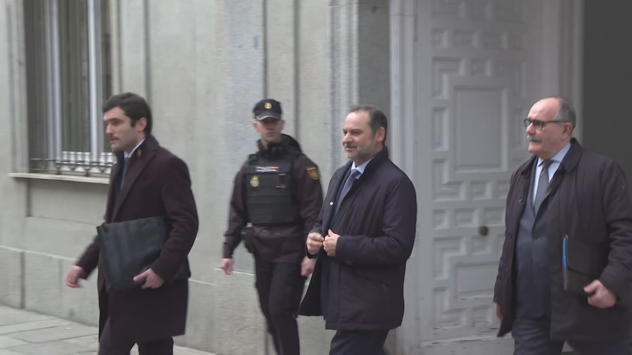 El juez rechaza la renuncia de Ábalos a su abogado por fraude de ley y mantiene su citación