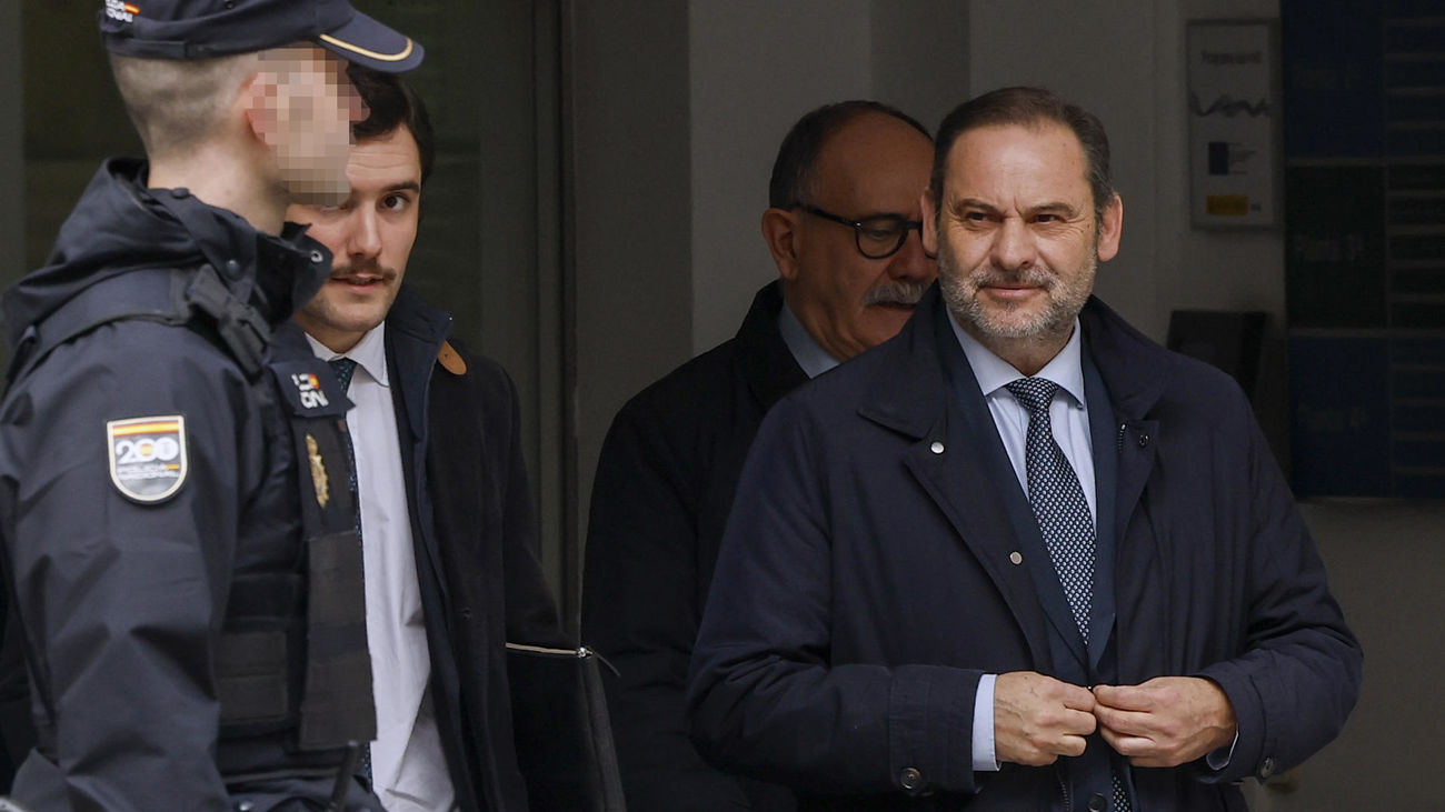 El juez retira el pasaporte a José Luis Ábalos y le obliga a comparecer cada 15 días