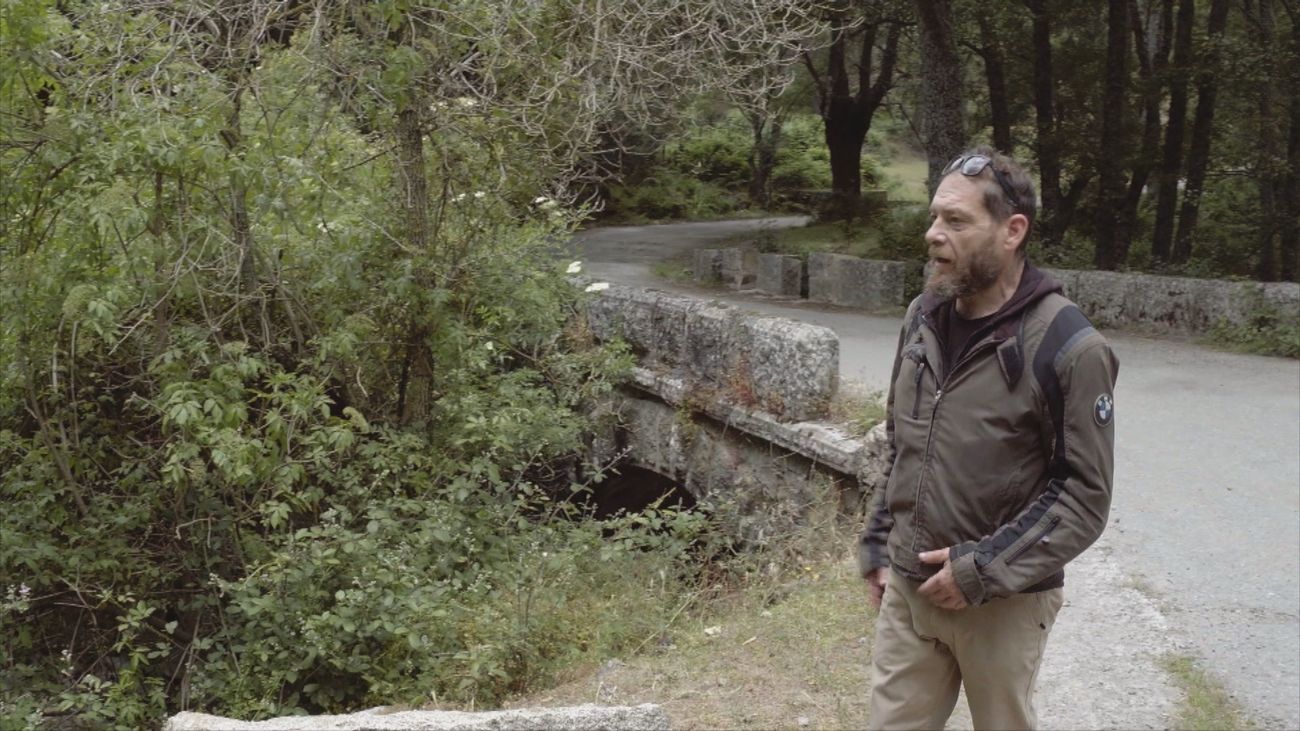 Un vertiginoso descenso hacia el valle del Iruelas y el pantano del Burguillos
