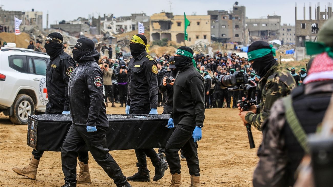 Israel denuncia que uno de los cuerpos entregados por Hamás no corresponde a una rehén