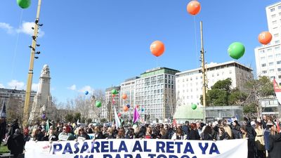 Abogados y procuradores mutualistas salen a las calles de Madrid para reclamar "unas pensiones dignas"