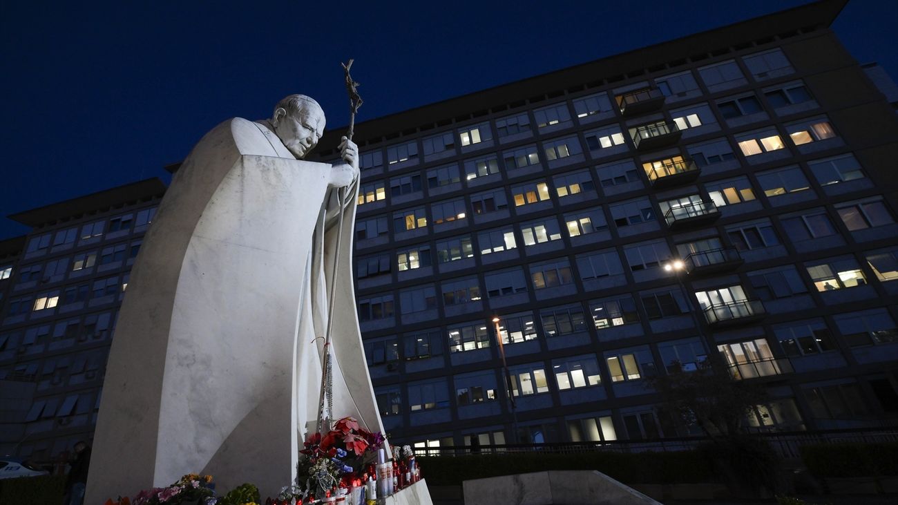 El Papa sufre una crisis respiratoria y permanece en estado crítico