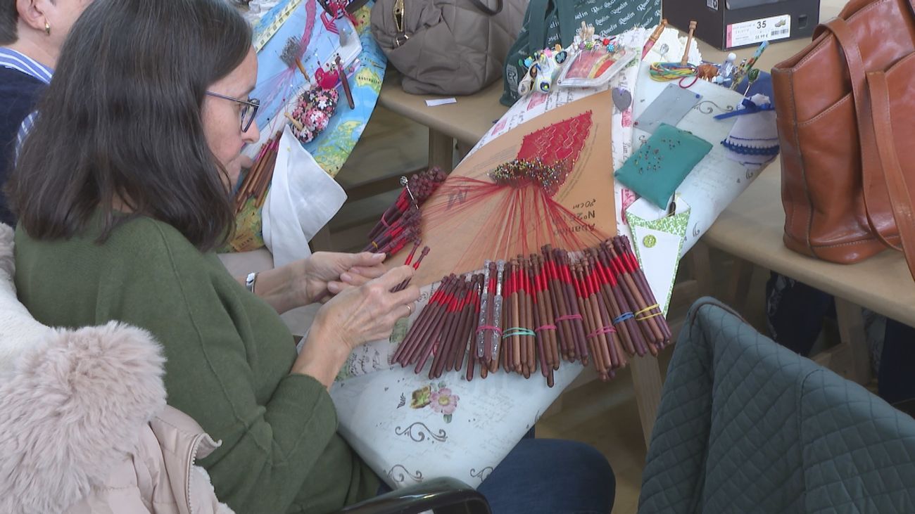 Valdemorillo reúne a 300 encajeras en su Sexto Encuentro de Bolillos