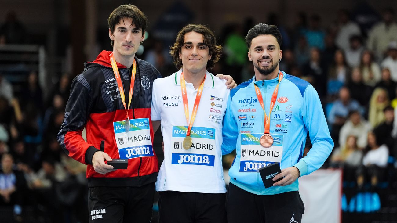 Podio de la final de pértiga