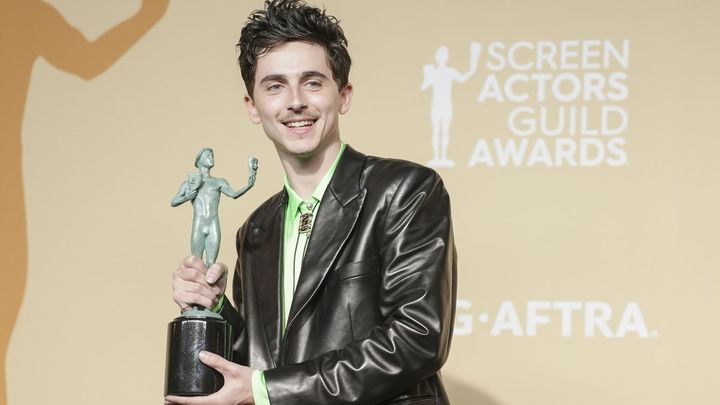 Timothée  Chalamet con el galardón SAG / EFE