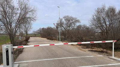 Barreras junto a la depuradora de Pinto para evitar nuevos vertidos ilegales