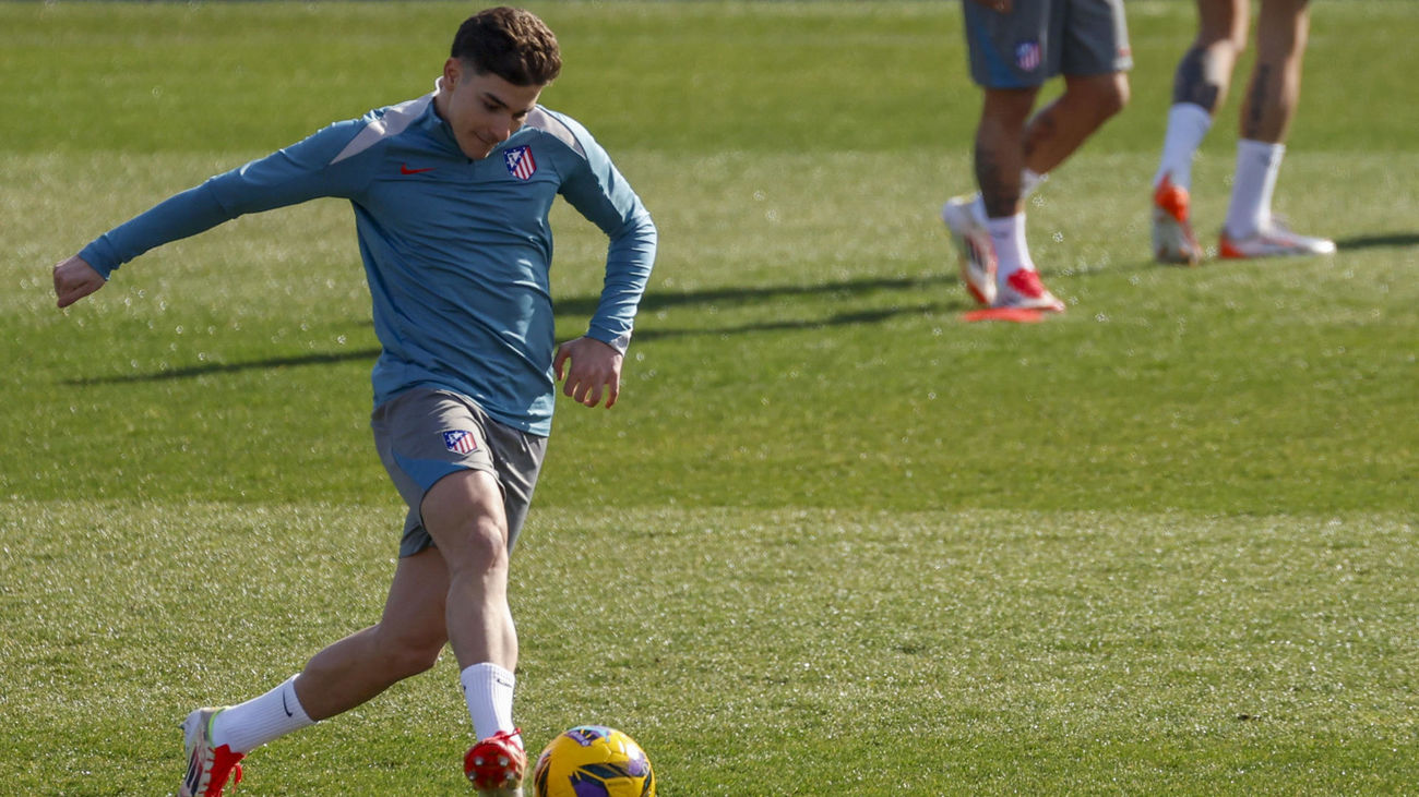 Julián Alvarez y Witsel retornan a los entrenamientos del Atlético