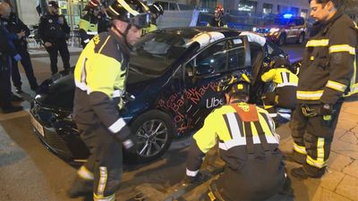 Un VTC choca contra un autobús cerca de Gran Vía