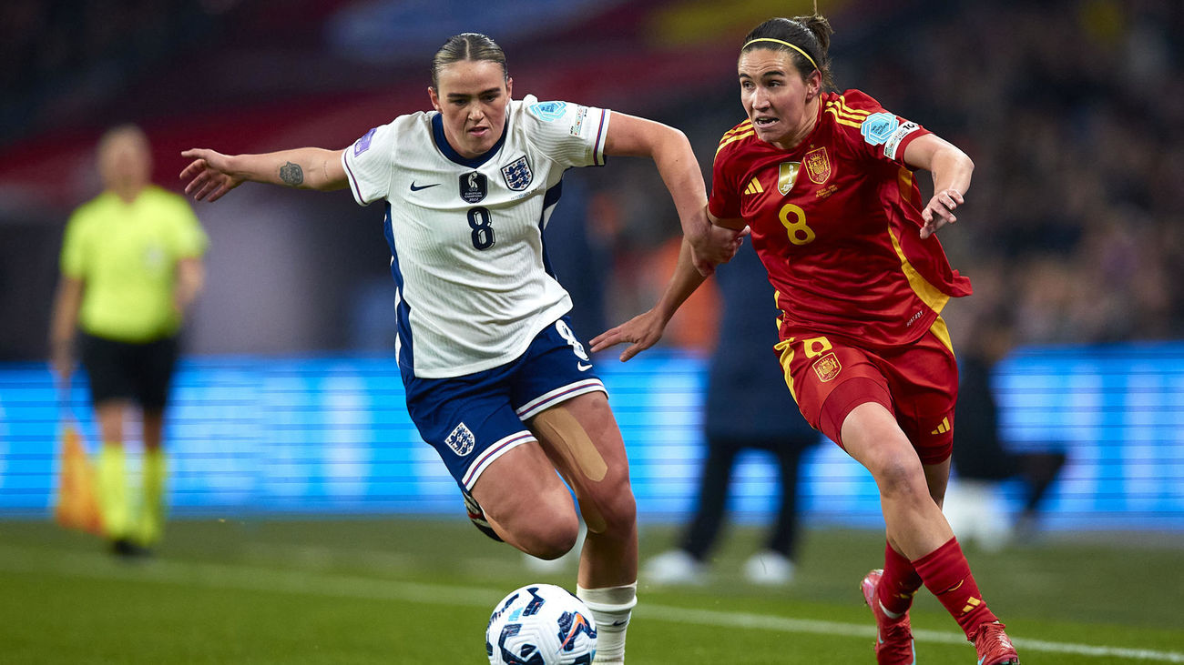 Mariona Caldentey ante Inglaterra