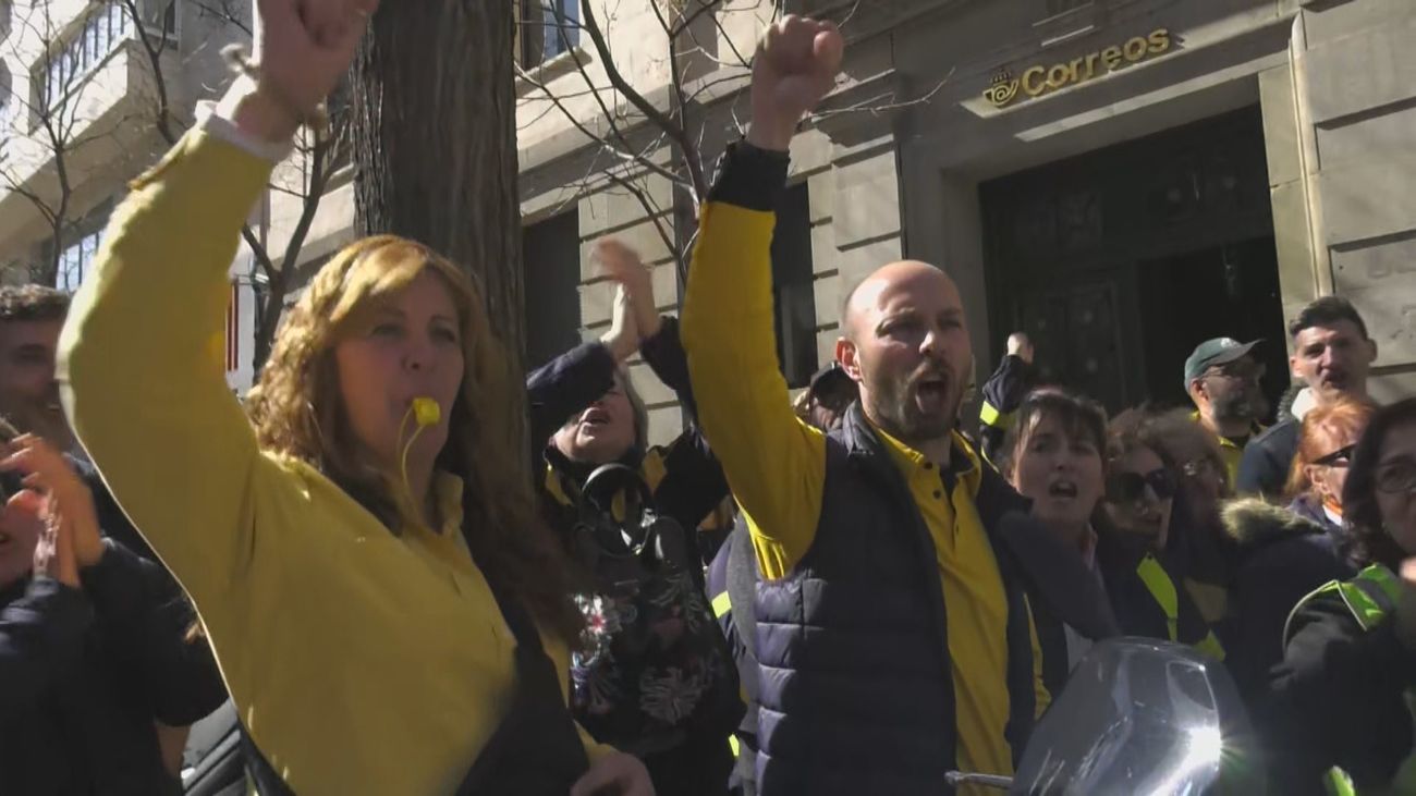 Protesta en Correos por el último acuerdo marco de la empresa que quiere adaptarse a modelos privados