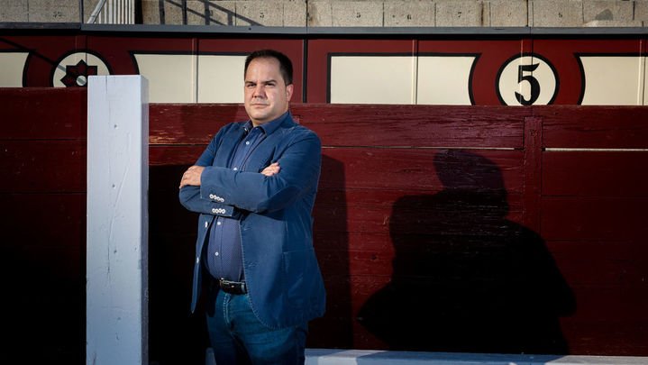 Sixto Naranjo conduce la retransmisión de la Copa Chenel en Telemadrid / ARCHIVO