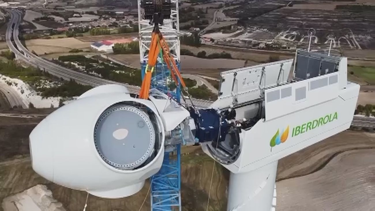 Iberdrola logra ganancias récord de 5.612 millones en 2024