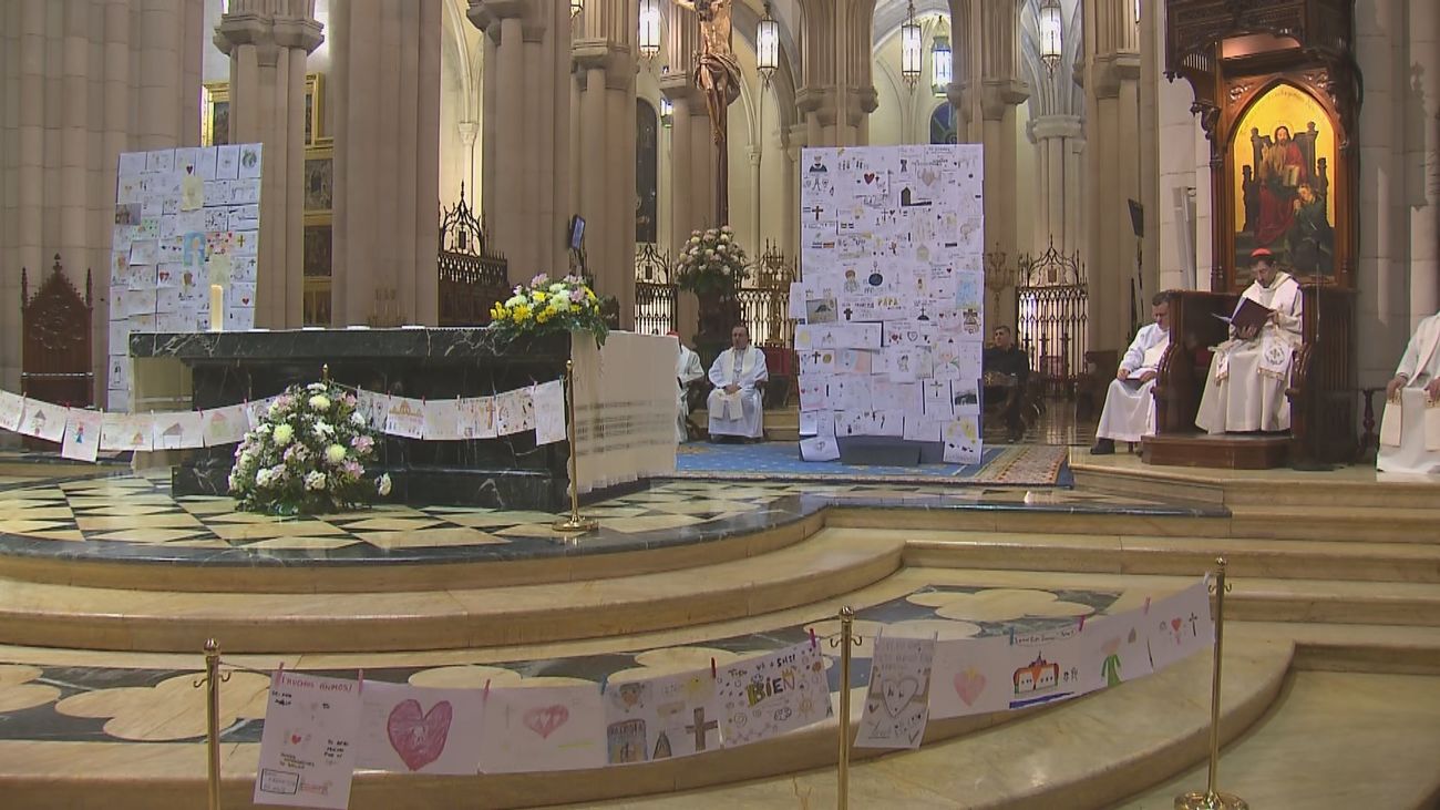 El Papa continúa con su mejoría aunque el cuadro clínico sigue siendo "complejo"